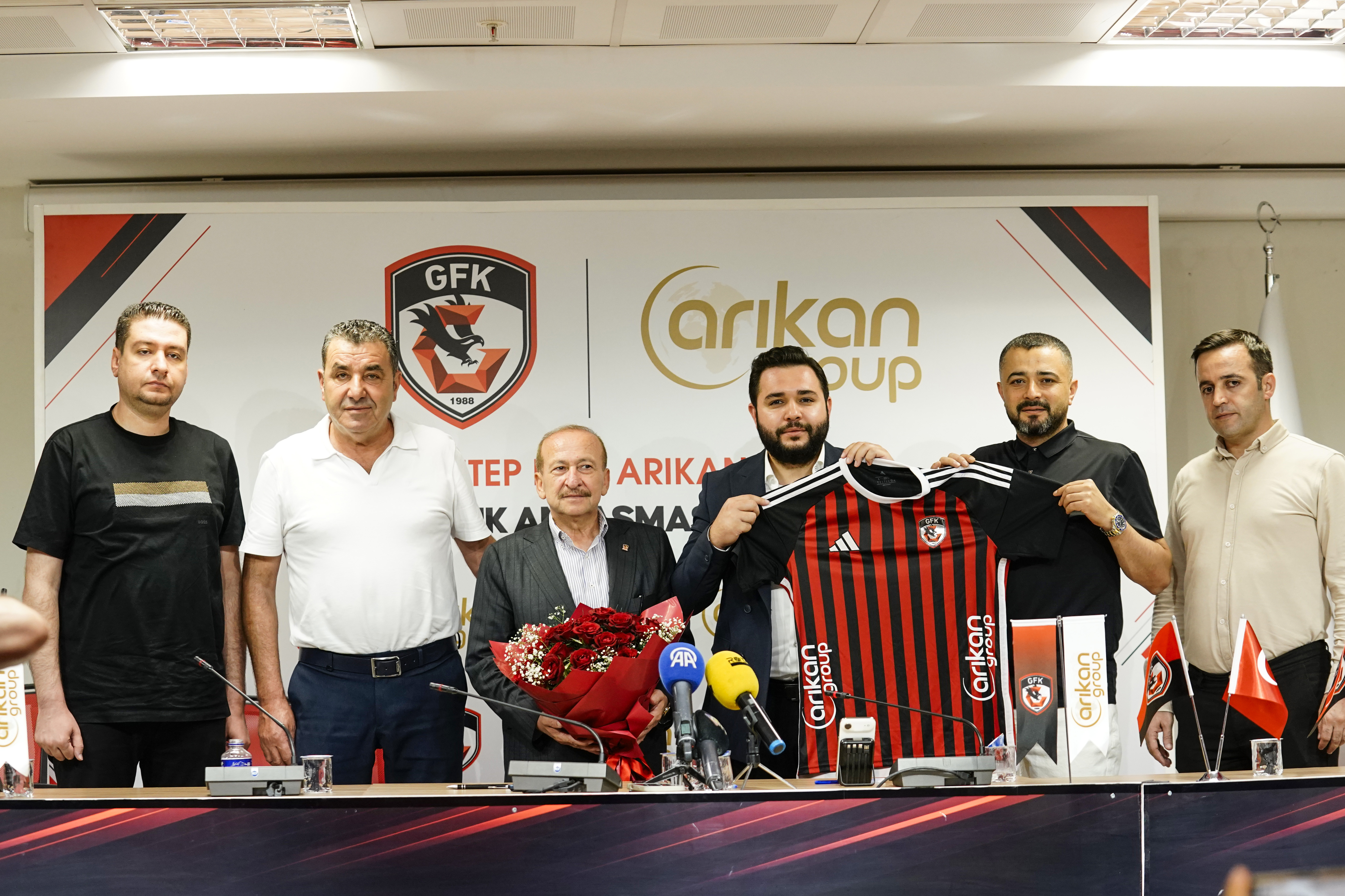 ARIKAN GROUP GAZİANTEP FUTBOL KULÜBÜMÜZÜN FORMA YAN SPONSORU OLDU