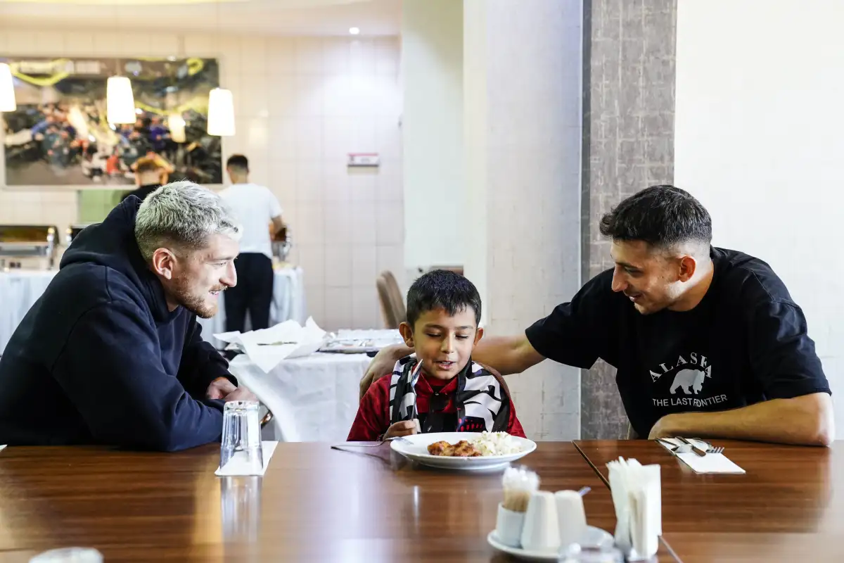 MİNİK DEPREMZEDE KARDEŞİMİZ HASAN’I TESİSLERİMİZDE KONUK ETTİK