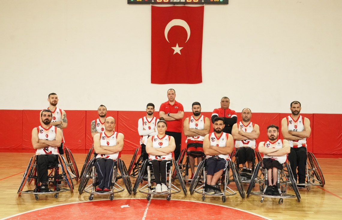 ENGELSİZ ŞAHİNLER ZİRVE YARIŞINI SÜRDÜRÜYOR