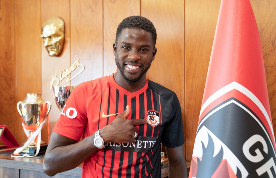 PAPY DJILOBODJI İLE 3 YIL DAHA!