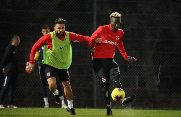 GALATASARAY MAÇINA HAZIRIZ