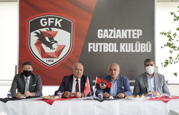 KULÜBÜMÜZ YÖNETİM KURULU BAŞKANLIĞI CEVDET AKINAL'A DEVREDİLDİ