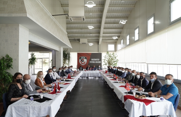KULÜBÜMÜZ YÖNETİM KURULU BAŞKANLIĞI CEVDET AKINAL'A DEVREDİLDİ