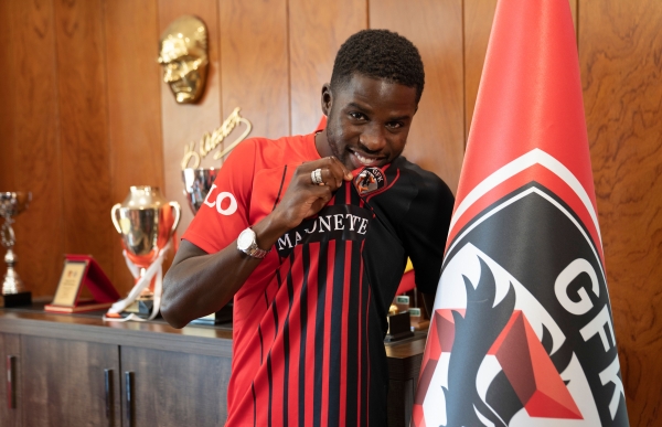 PAPY DJILOBODJI İLE 3 YIL DAHA!