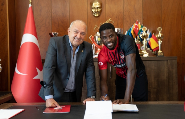 PAPY DJILOBODJI İLE 3 YIL DAHA!