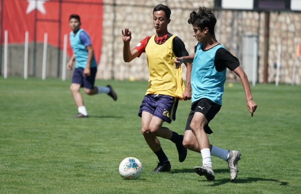 ALT YAPI OYUNCU SEÇMELERİNE REKOR KATILIM