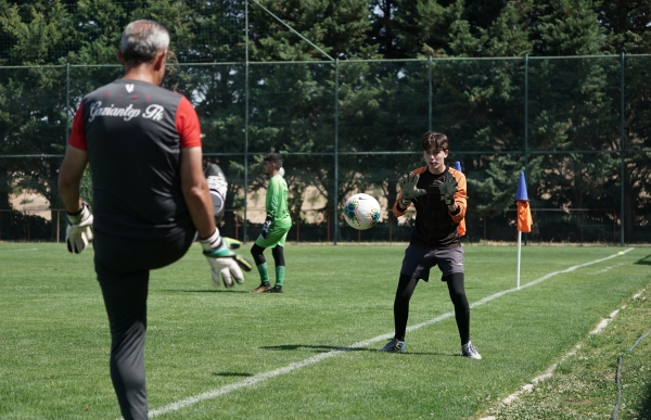 ALT YAPI OYUNCU SEÇMELERİNE REKOR KATILIM