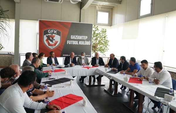 AK PARTİ İL YÖNETİMİ VE MİLLETVEKİLLERİMİZDEN KULÜBÜMÜZE ZİYARET